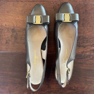 Vintage Salvatore Ferragamo Bronze Vara Bow Pump Heel Shoes Women's 9